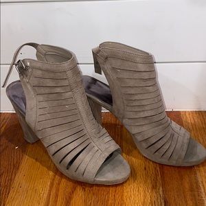 Wedges open toed taupe